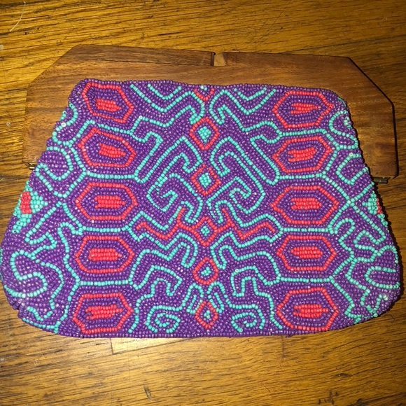 Beaded handbag with wooden handle - Picture 2 of 4